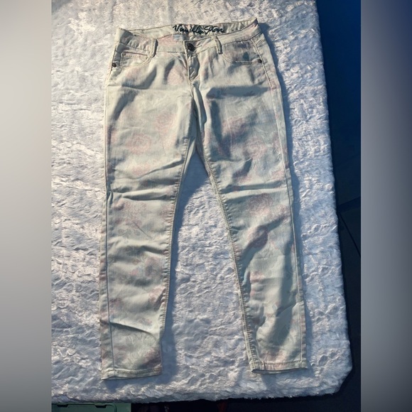 ✨️Vanilla Star Jeans with Floral Pattern - Picture 4 of 6